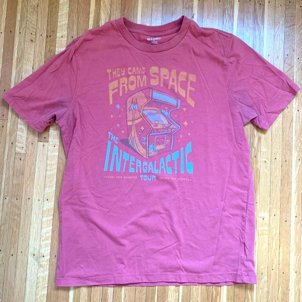 Men’s Old Navy tee